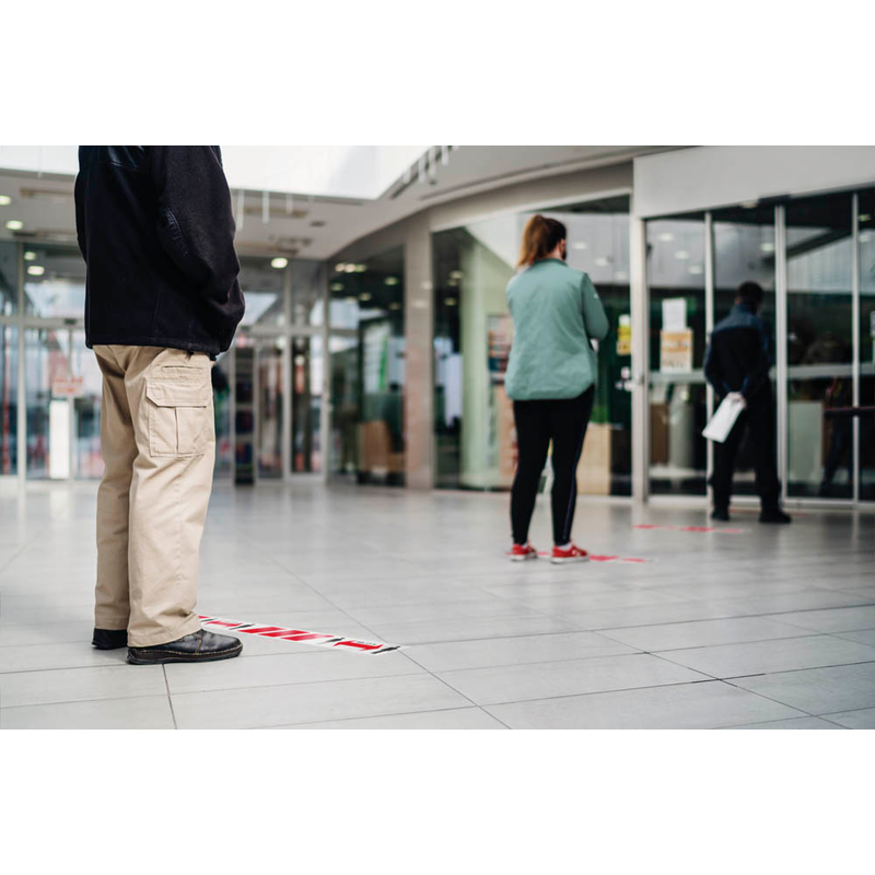 tesa Warnklebeband Signal Abstand halten min. 1,5 m rot/weiß/schwarz 50,0 mm x 50,0 m 1 Rolle